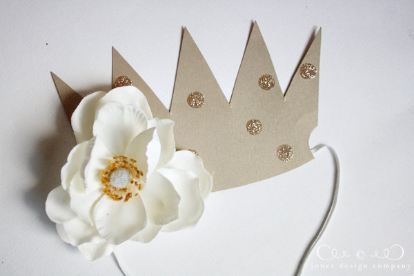 finished-paper-crown-with-flowers